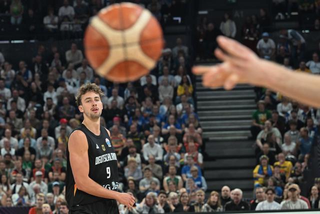 官方页面-出手不多！小瓦格纳首节2投1中&amp;amp;2罚2中得到4分1助攻